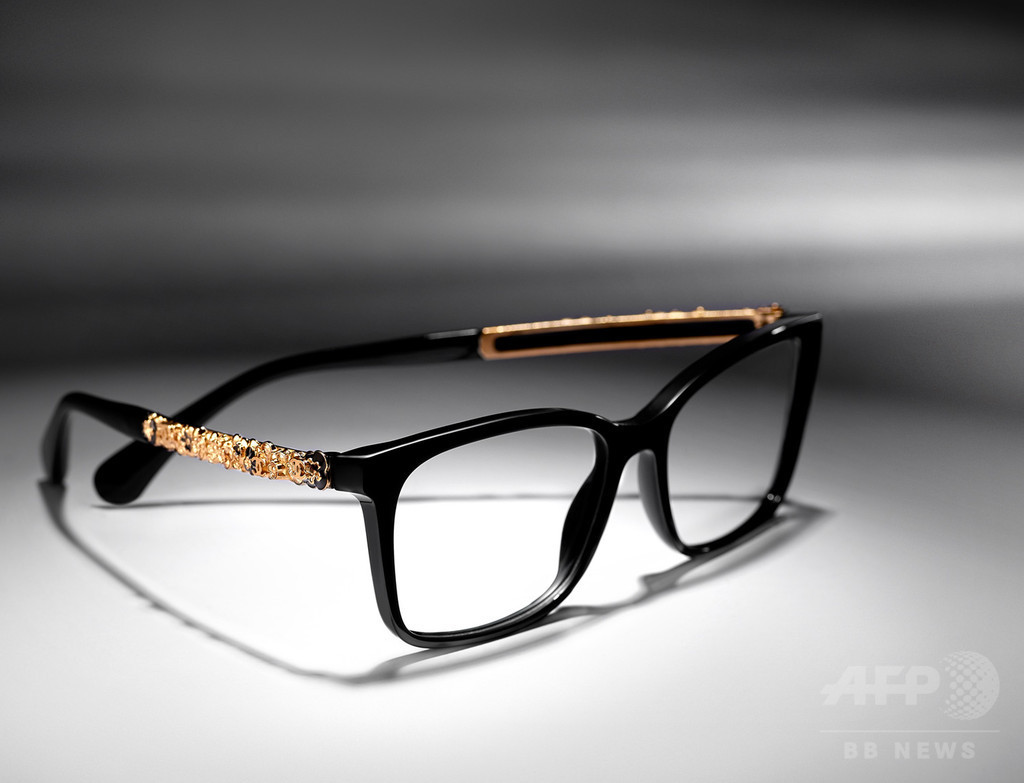 「シャネル」カメリアのビジューアイウェア登場