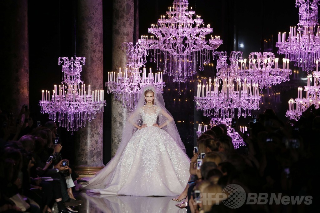 究極のラグジュアリードレス、「エリー・サーブ」14/15年秋冬オートクチュール