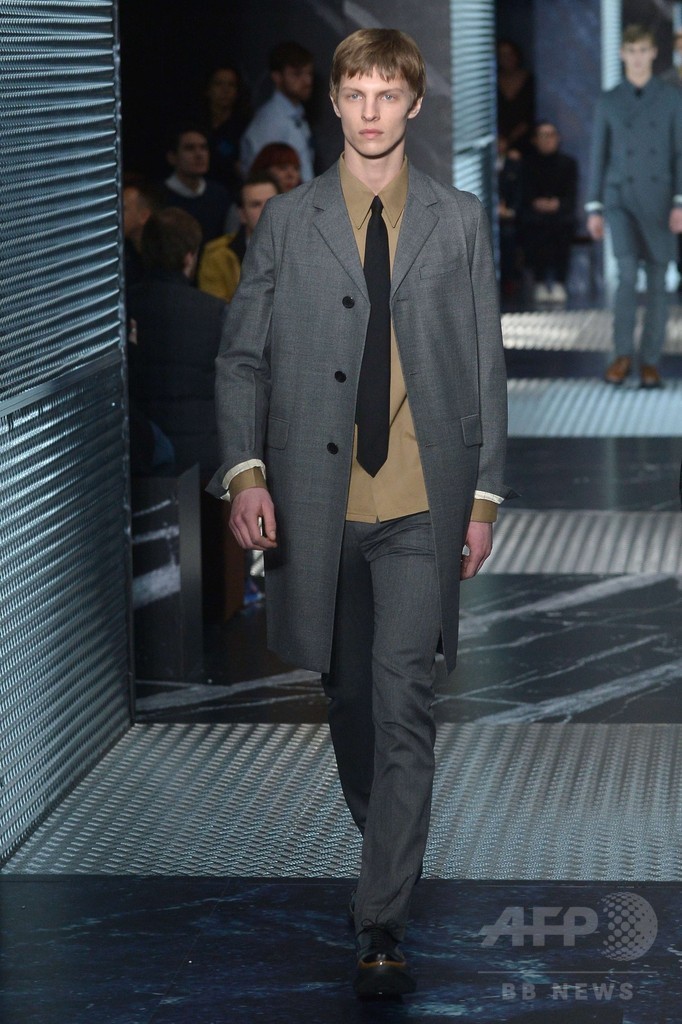 装いにおけるジェンダーとは何かを問う、「プラダ」15/16年秋冬メンズ