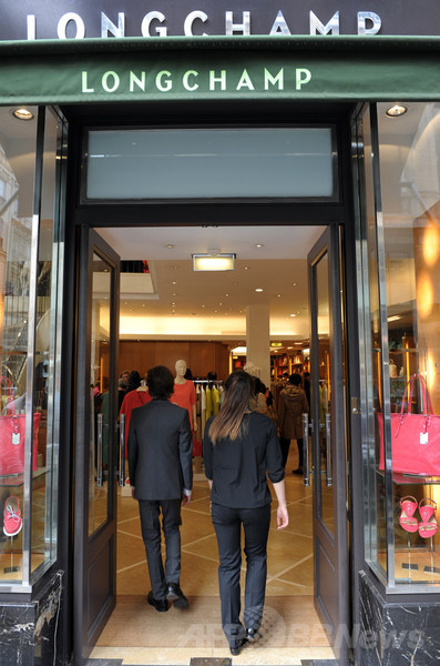 「ロンシャン」、シャンゼリゼ通りに旗艦店オープン