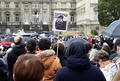 フランス・リールで、殺害された歴史教師のサミュエル・パティさんを追悼するため集まった人々（2020年10月18日撮影）。(c)FRANCOIS LO PRESTI / AFP