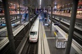 列車が運行休止となり閑散とした駅のホーム。ドイツ首都ベルリンにて（2018年12月10日撮影）。(c)Odd ANDERSEN / AFP