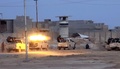 イラク北部の都市サマラ（Samarra）で、戦闘中に機関銃を撃つイスラム武装勢力「イラク・レバントのイスラム国（Islamic State of Iraq and the Levant、ISIL）」の戦闘員を写したとされる写真。イスラム過激派のウェブサイト「Welayat Salahuddin」が2014年6月9日に公開（2014年6月9日公開）。(c)AFP/HO/WELAYAT SALAHUDDIN