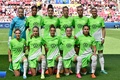 女子サッカー欧州チャンピオンズリーグ決勝、FCバルセロナ対VfLボルフスブルク。試合前の写真撮影に臨むVfLボルフスブルクの選手（2023年6月3日撮影）。(c)JOHN THYS / AFP