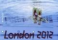 2012年ロンドン五輪、シンクロナイズドスイミング、デュエットフリールーティン（FR）決勝。演技に臨むロシアのナターリア・イシェンコ/スベトラナ・ロマシナ組（2012年8月7日撮影）。(c)FRANCOIS-XAVIER MARIT/ AFP