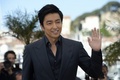南仏カンヌ（Cannes）で開催中の第66回カンヌ国際映画祭（Cannes Film Festival）で20日、コンペティション部門に出品されている三池崇史（Takashi Miike）監督作『藁の楯』の公式上映が行われ、監督とともに主演の大沢たかお（Takao Osawa）、共演者の松嶋菜々子（Nanako Matsushima）がレッドカーペットを歩いた。この日は、公式上映に先立ち、記者会見とフォトコールも行われた。

写真は、フォトコールに登場した大沢（2013年5月20日撮影）。(c)AFP/ANNE-CHRISTINE POUJOULAT