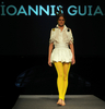 チュニジアの首都チュニス（Tunis）で発表された「Ioannis Guia」09/10年秋冬メンズ・コレクション（2009年4月10日撮影）。(c)AFP/FETHI BELAID
