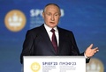 ロシア・サンクトペテルブルクで開催されたサンクトペテルブルク国際経済フォーラムで演説するウラジーミル・プーチン大統領（2023年6月16日撮影）。(c)AFP PHOTO / Host photo agency RIA Novosti