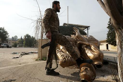 実物 アサド政権 シリア軍 共和国防衛隊 バッジ アサド政権崩壊、シリア化学兵器破壊の好機＝米高官 | ロイター