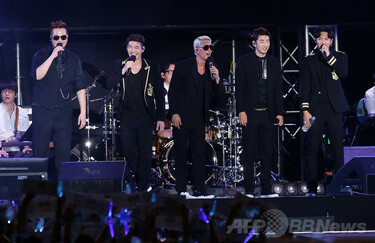 ペンライト　g.o.d god コンサート　15th 15周年　韓国 韓国アイドル「god」、15周年コンサート開催 写真15枚 国際ニュース