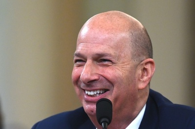 「トランプ流」会話術は下品な言葉多用… 米大使が明かす