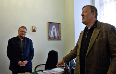 反同性愛法作った露議員、「S・フライ氏は悪の運び手」