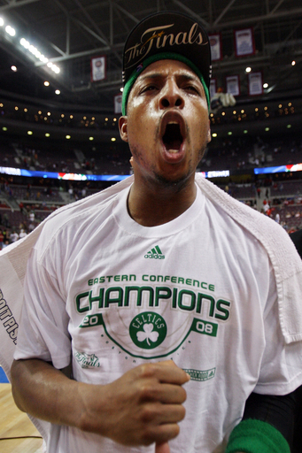 セルティックス 4勝2敗でピストンズを退けNBAファイナルへ