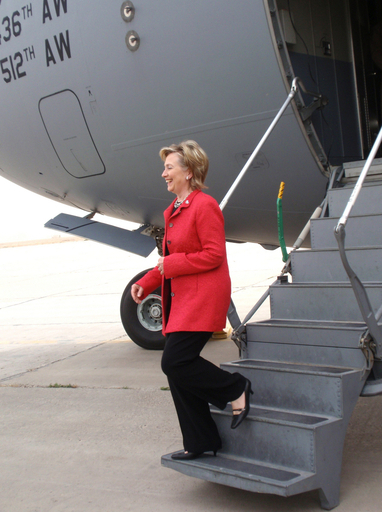 クリントン米国務長官、イラクを電撃訪問