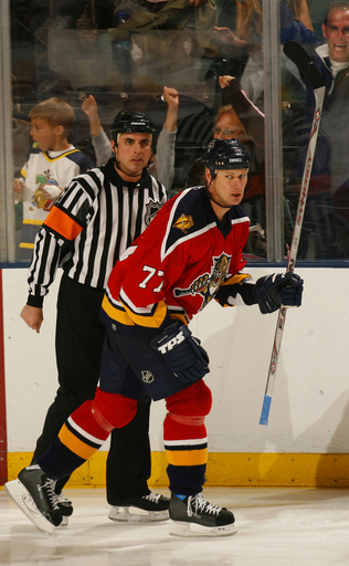 ＜06-07NHL＞パンサーズ コヨーテスを降しグラットンの通算200ゴールを勝利で祝福 - 米国