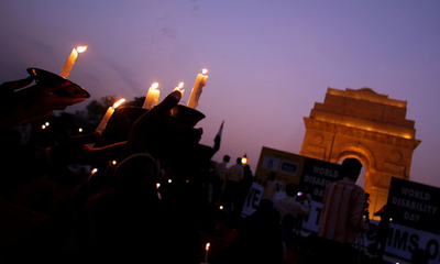 ムンバイの駅で爆発物見つかる、襲撃犯が置き去りか