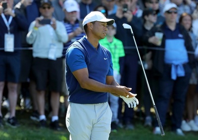 ウッズは2オーバー51位タイ発進、パットでミス重ねる 全米プロ