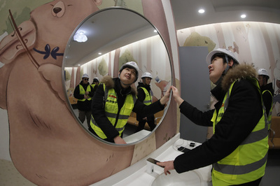 北京の地下鉄271駅にベビー設備を新設  壁掛け式おむつ交換台などを増設