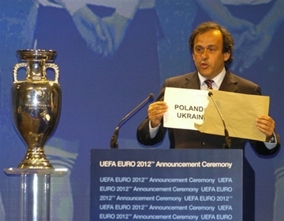 ＜サッカー＞「スポーツはEU労働法の適用外」 UEFAのプラティニ会長主張 - 英国