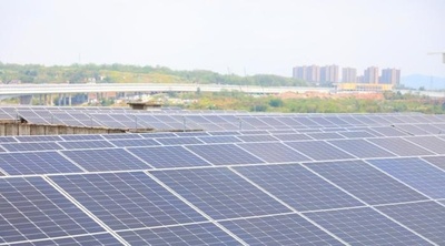 中国・重慶で進む太陽光発電への転換