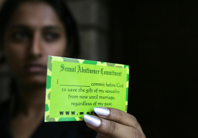 貞操と自分の体を守れ 婚前性交渉にノー、「純潔教育」運動 - インド