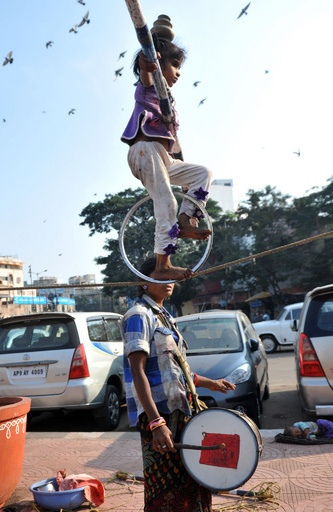 幼い旅芸人、インド
