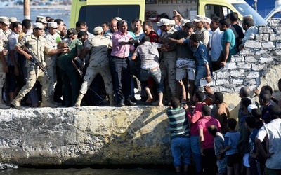 死者202人の移民船沈没、被告56人に禁錮刑 エジプト