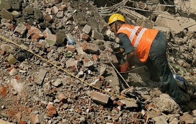 ムンバイの5階建てビル倒壊、死者60人に 捜索打ち切り