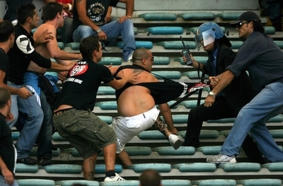 伊、サッカーサポーターの暴力行為非難の広告キャンペーン実施へ