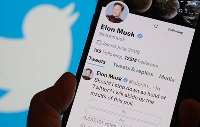 マスク氏、ツイッターCEO辞任の是非問う投票開始