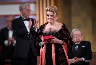 世界文化賞授賞式、カトリーヌ・ドヌーブ氏ら受賞