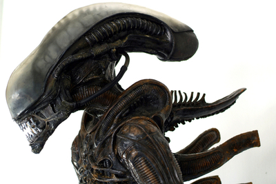 SF映画「エイリアン」のコスチュームが競売に - 米国