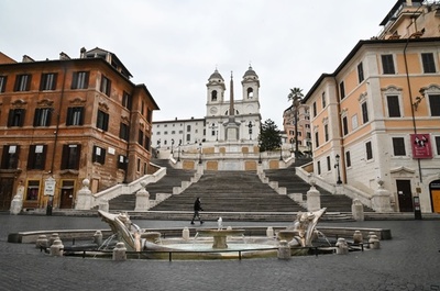 伊ローマでカトリック教会の一部が再開放、教皇の苦言受け