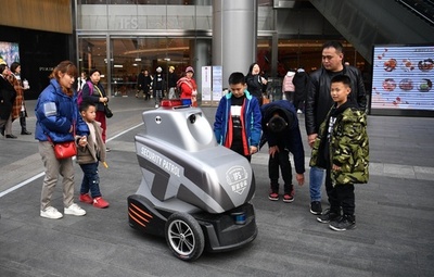 パトロールもロボット 成都の路上