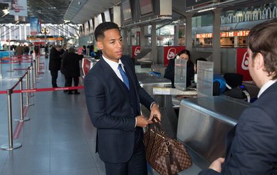 シャルケのアオゴ、空港でのインタビュー中に盗難被害