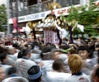 浅草でわっしょい! 夏の風物詩「三社祭」