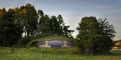 「ホビットの村」が現実に、スウェーデンのエコビレッジ計画