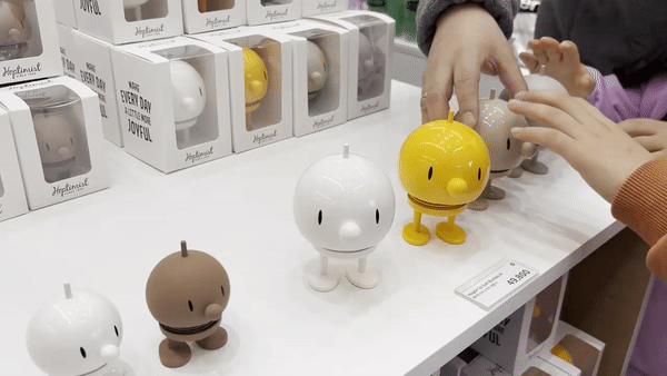 LINE FRIENDSスクエア聖水で販売中の「ホプティミスト」商品(c)KOREA WAVE