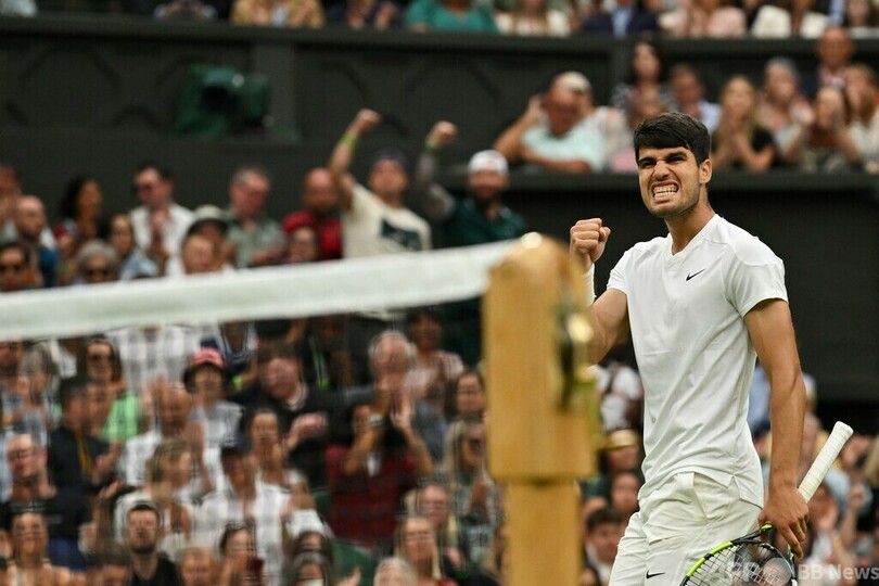 アルカラスがウィンブルドン4回戦へ ティアフォーとのフルセット制す