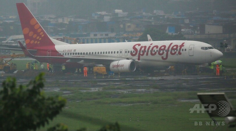 飛行機がスリップしてオーバーラン、モンスーン豪雨の影響で インド