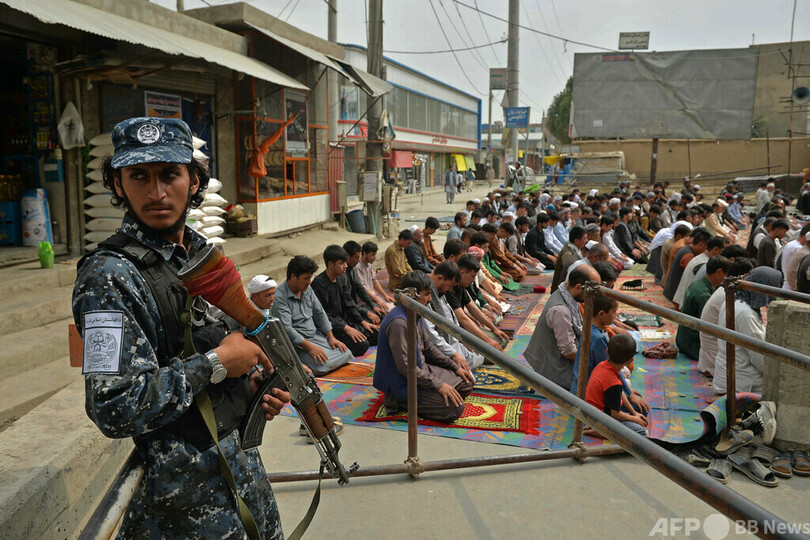 アフガン首都で小型バス爆発、著名な現地記者死亡