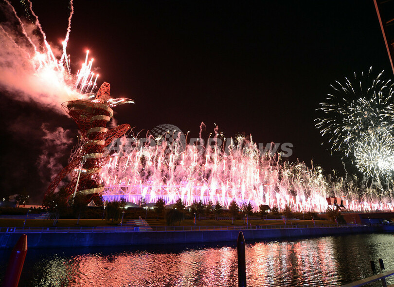 大きな鐘の音で幕開け、ボンドやMr.ビーンも登場 ロンドン五輪が開幕