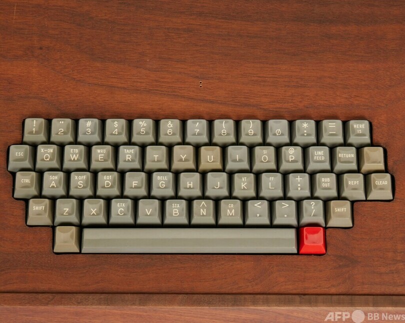 アップル初代コンピューター、4500万円で落札