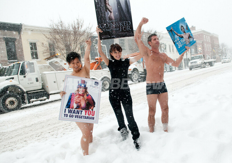 「毛皮？裸でいいわ」、米女優がヌードポスターに PETA