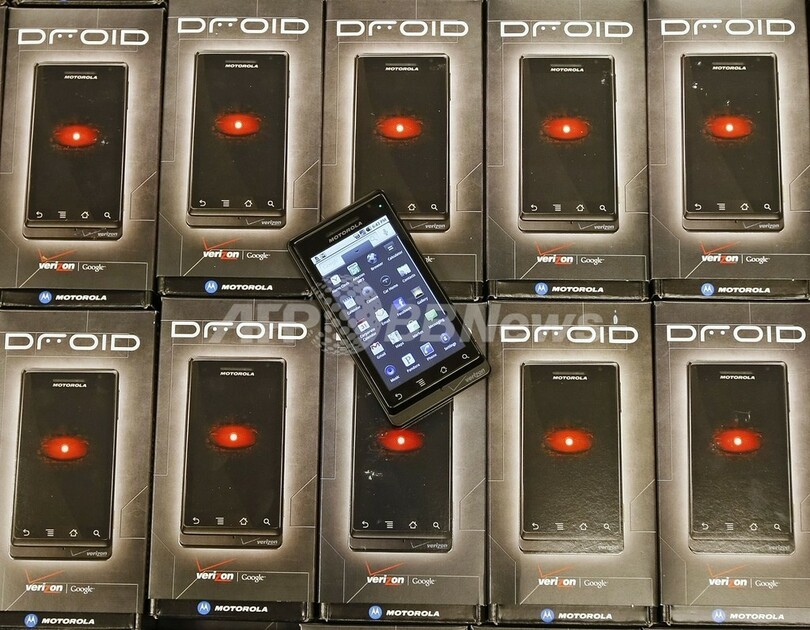 米モトローラ製のスマートフォン「ドロイド」、販売開始