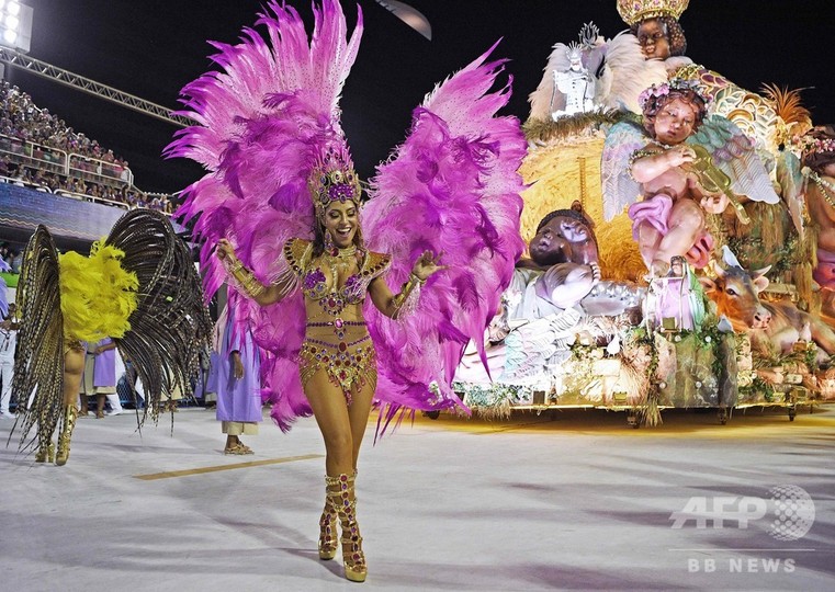 リオのカーニバル 恒例のサンバパレード始まる ブラジル 写真80枚 国際ニュース Afpbb News