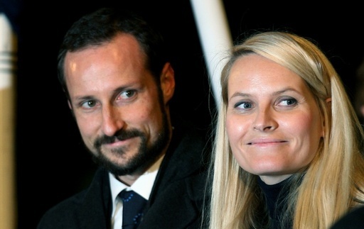 ノルウェー皇太子妃 お忍びでインドへ 代理母が産んだ友人同性カップルの子供を世話 写真4枚 国際ニュース Afpbb News