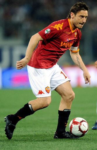 トッティが今季限りで現役引退へ、1993年のデビューからローマ一筋で