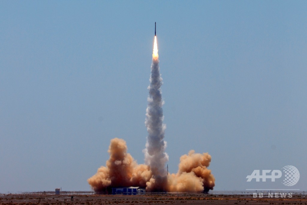 スーダン初の衛星、中国から打ち上げ スーダン初の衛星、中国から打ち上げ