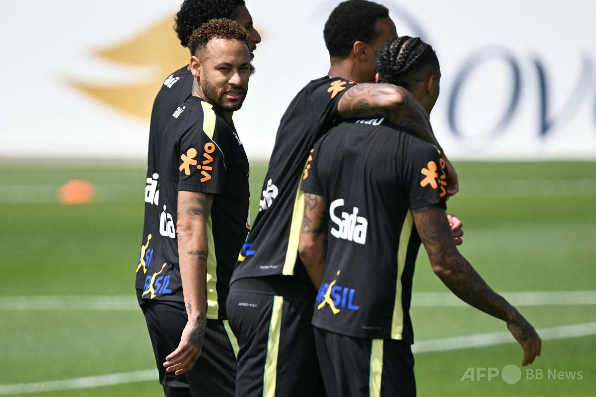サッカーW杯で苦戦のブラジル代表は「メッシ」獲得を… ルラ大統領が
